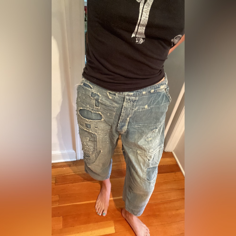 Magnolia Pearl distressed jeans. Cozy cottage yum pants.